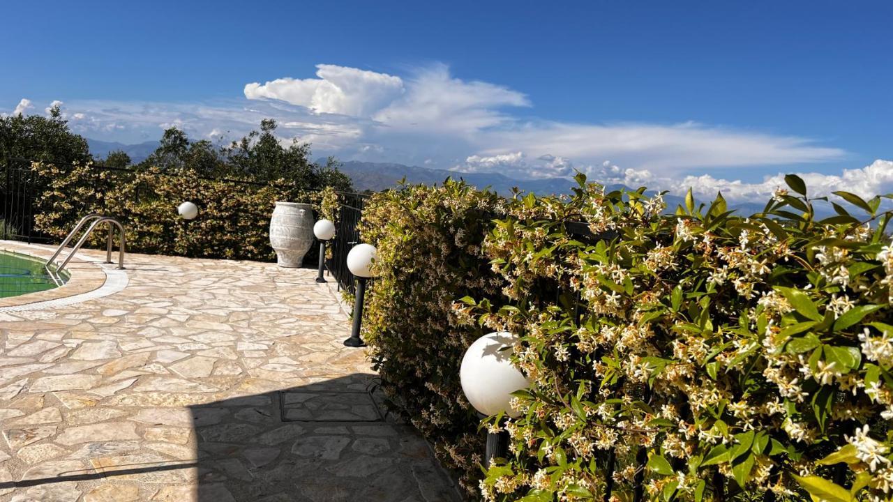 Villa Sania Kassiopi Buitenkant foto